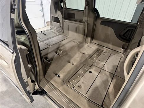 Used 2013 Chrysler Town & Country Touring image 13