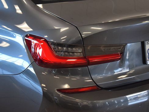 Used 2020 BMW 330i Sedan w/ M Sport Package image 23