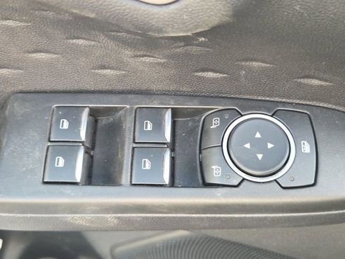 Used 2020 Ford Escape SE image 25