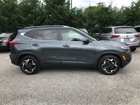 Used 2024 Kia Seltos EX FWD image 8