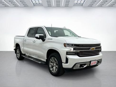 Used 2022 Chevrolet Silverado 1500 High Country w/ Safety Package II AWD/4WD image 2