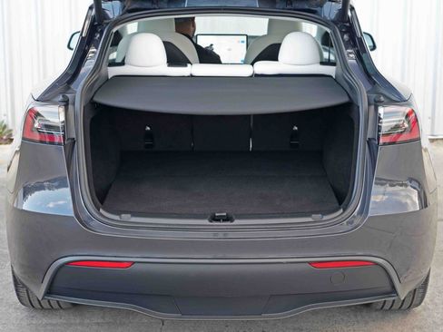 Used 2024 Tesla Model Y Long Range image 10