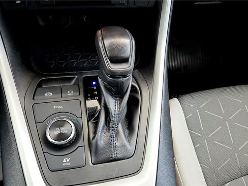 Used 2022 Toyota RAV4 XLE w/ Convenience Package image 29