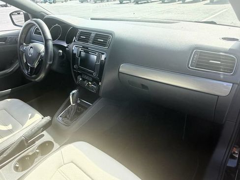 Used 2016 Volkswagen Jetta Sport FWD image 16