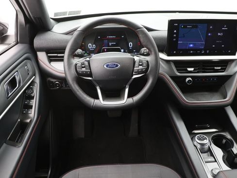 Used 2025 Ford Explorer ST-Line w/ ST-Line Street Pack image 14