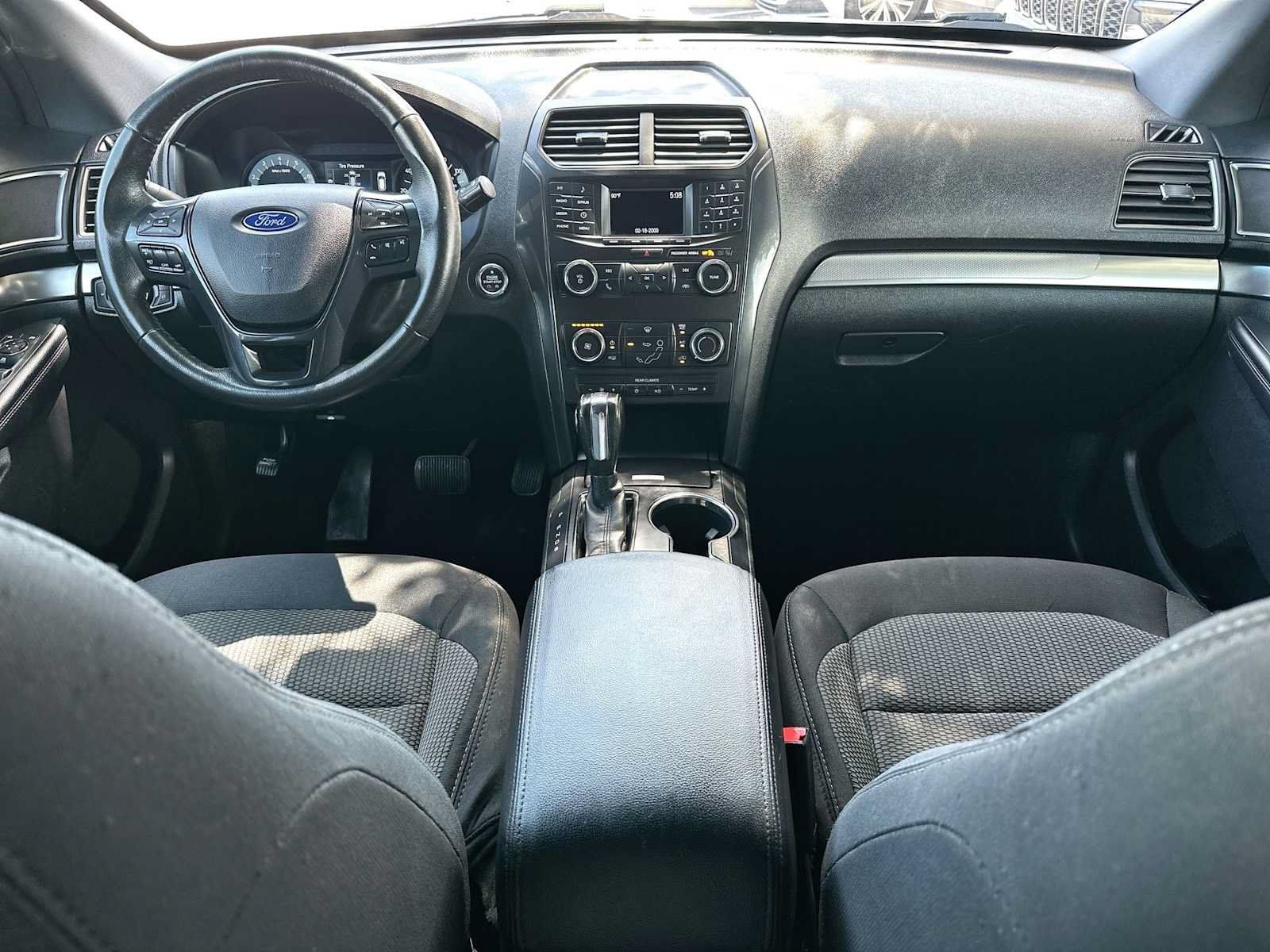 Used 2018 Ford Explorer XLT AWD/4WD image 25