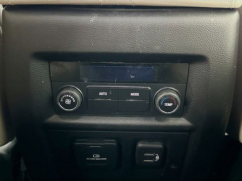 Used 2023 Chevrolet Traverse LT w/ LT Premium Package image 27