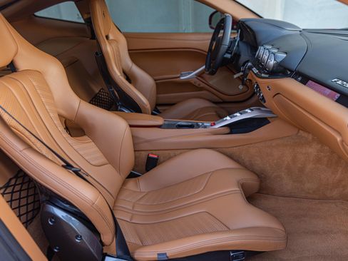 Used 2014 Ferrari F12 Berlinetta RWD image 34