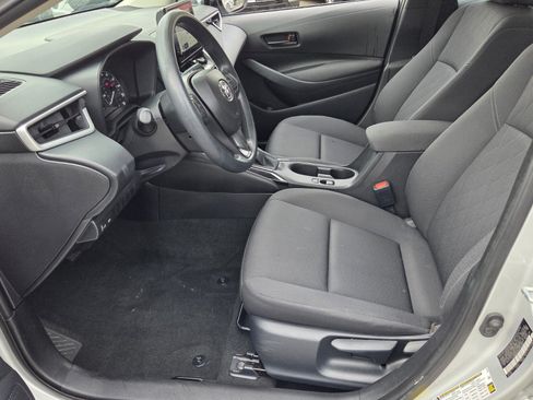Used 2025 Toyota Corolla LE FWD image 12