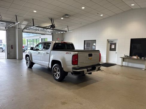 Used 2017 Chevrolet Colorado Z71 AWD/4WD image 5