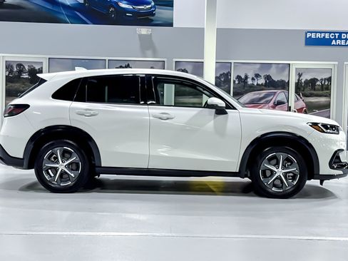 Used 2025 Honda HR-V EX-L image 8