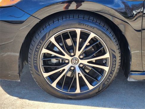 Used 2019 Toyota Camry SE image 10