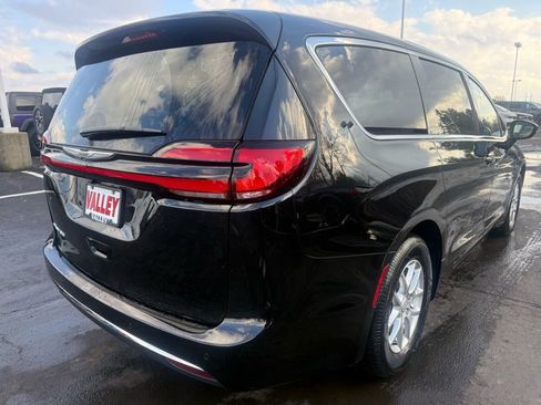 New 2026 Chrysler Pacifica Select FWD image 3