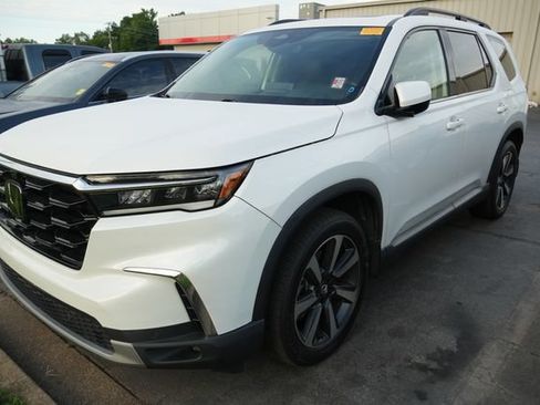 Used 2025 Honda Pilot Elite image 3