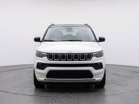 Used 2025 Jeep Compass Limited AWD/4WD image 2