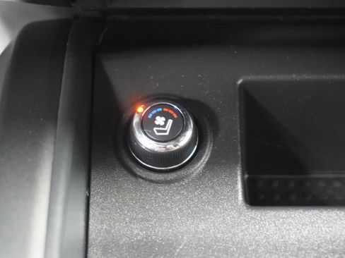 Used 2021 Nissan Titan PRO-4X w/ Pro-4x Convenience Package AWD/4WD image 24