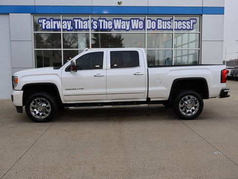 Used 2018 GMC Sierra 2500 Denali w/ Suspension Package, Off-Road image 7