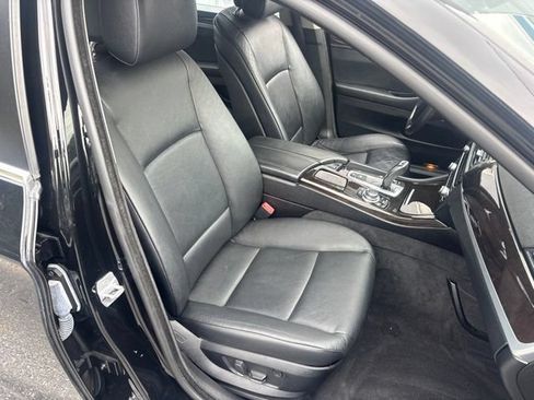 Used 2013 BMW 528i xDrive Sedan AWD/4WD image 8