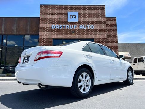 Used 2011 Toyota Camry LE w/ LE Extra-Value Pkg FWD image 6