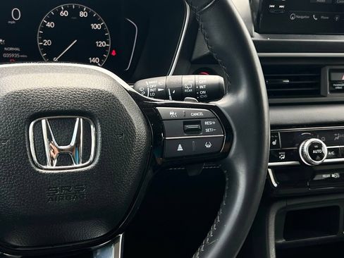Used 2025 Honda Pilot Touring image 14