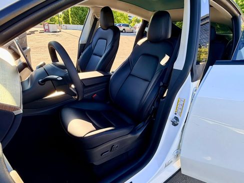 Used 2022 Tesla Model Y Long Range AWD/4WD image 22