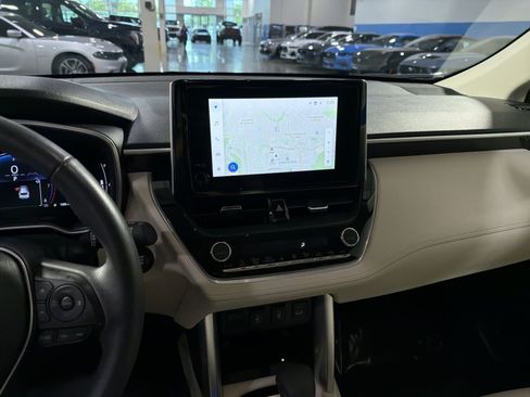 Used 2024 Toyota Corolla Cross XLE w/ Convenience Package AWD/4WD image 20
