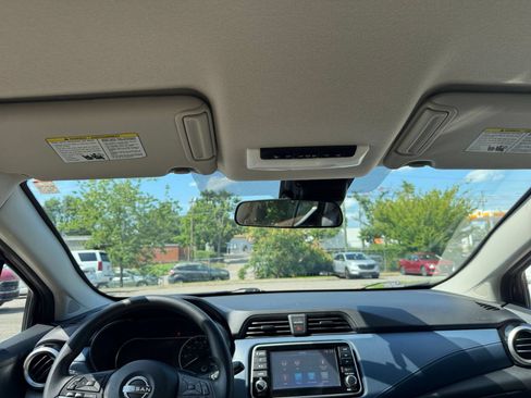 Used 2025 Nissan Versa SV FWD image 30