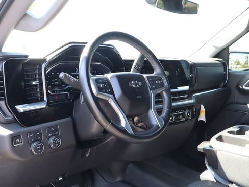Used 2023 Chevrolet Silverado 1500 LT Trail Boss w/ LPO, Dark Essentials Package AWD/4WD image 16