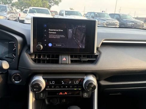 Used 2025 Toyota RAV4 XLE FWD image 22