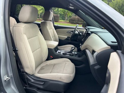 Used 2023 Chevrolet Traverse LS FWD image 48