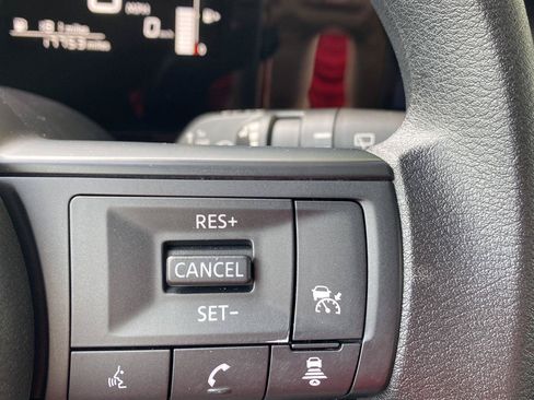 Certified 2025 Nissan Kicks SV AWD/4WD image 32