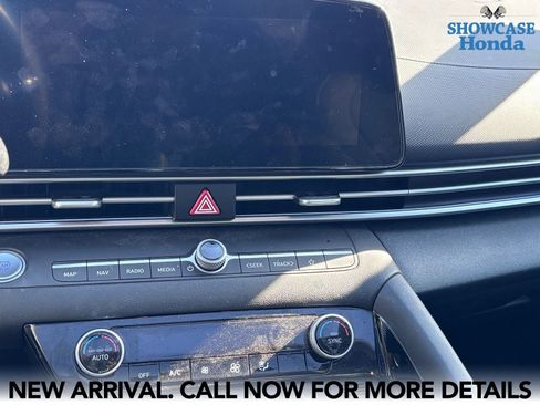 Used 2023 Hyundai Elantra Limited FWD image 10