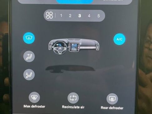 Used 2026 Volvo XC40 B5 Plus w/ Climate Package image 19