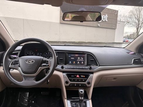 Used 2017 Hyundai Elantra SE FWD image 11