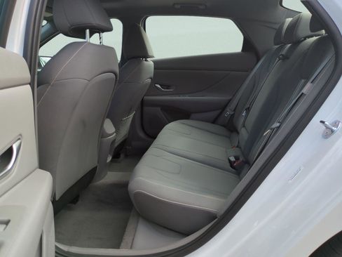 New 2025 Hyundai Elantra SEL image 12