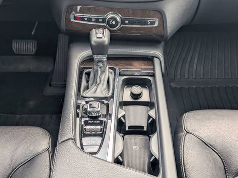 Used 2016 Volvo XC90 T6 Momentum w/ Momentum Plus Package AWD/4WD image 19