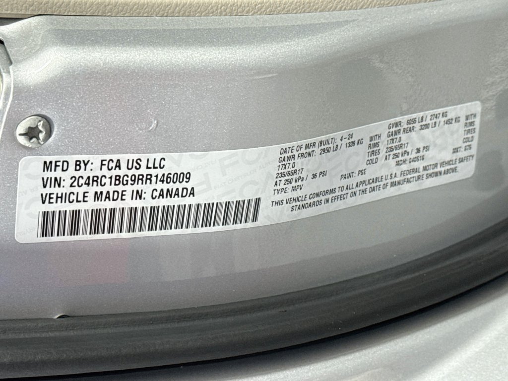 Used 2024 Chrysler Pacifica Touring-L FWD image 32