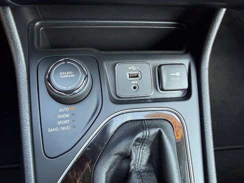 Used 2020 Jeep Cherokee Limited AWD/4WD image 22