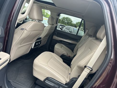 Used 2024 Ford Expedition Limited AWD/4WD image 16