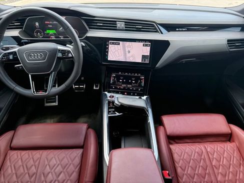 Used 2024 Audi SQ8 e-tron Prestige AWD/4WD image 23