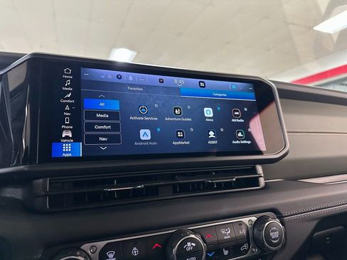 Used 2024 Jeep Wrangler High Altitude AWD/4WD image 24