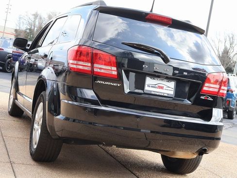 Used 2020 Dodge Journey SE w/ SE Popular Equipment Group image 4