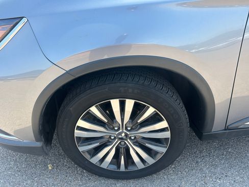 Used 2019 Mitsubishi Outlander ES FWD image 11