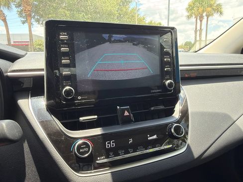 Used 2021 Toyota Corolla LE FWD image 11