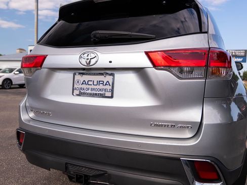 Used 2018 Toyota Highlander Limited AWD/4WD image 15