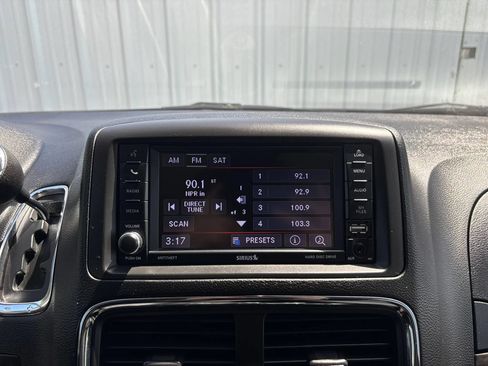 Used 2019 Dodge Grand Caravan SE w/ UConnect Hands-Free Group FWD image 25