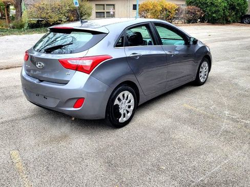 Used 2017 Hyundai Elantra GT image 3