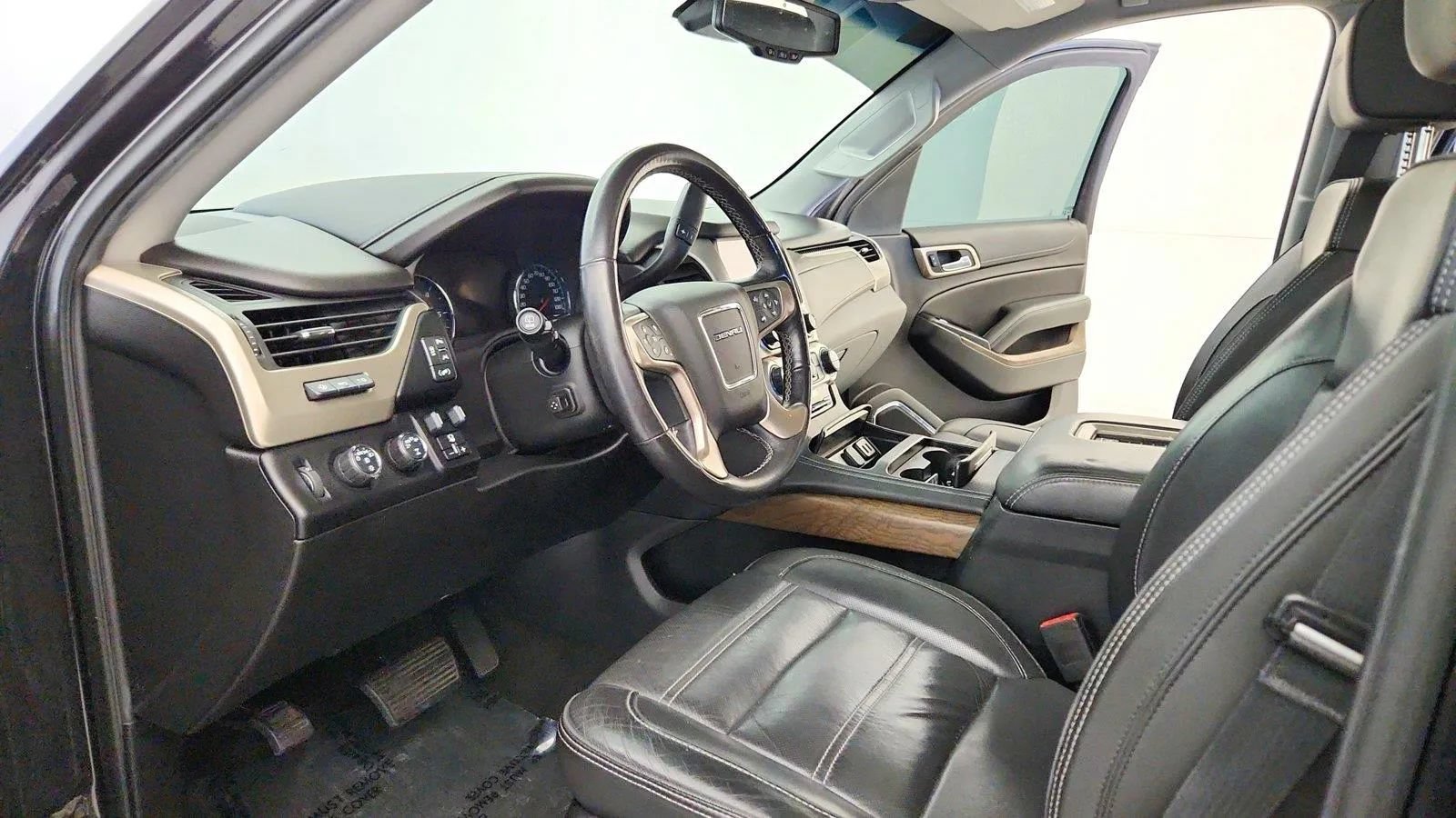 Used 2018 GMC Yukon Denali AWD/4WD image 16