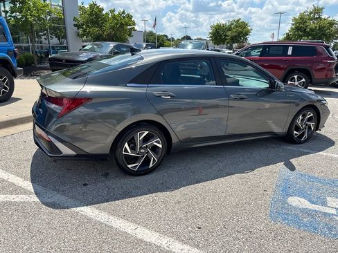 Used 2024 Hyundai Elantra Limited FWD image 32