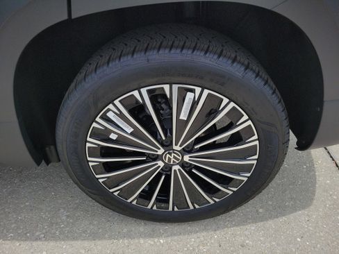 New 2026 Volkswagen Taos SE FWD image 34